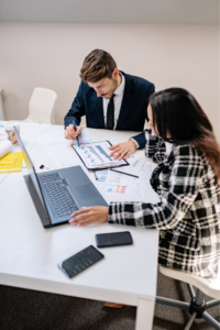 Consulente e cliente di servizi consulenza Dynamics 365 F&O